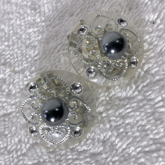 Vintage Clear  Plastic Grey Faux Pearl Round Clip On Earrings - Picture 3 of 10